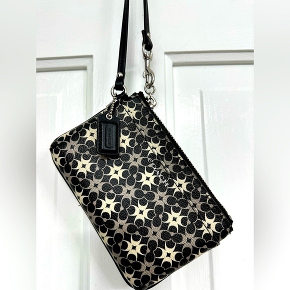 Coach Wristlet - Like New - Picture 1 of 7